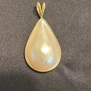 14K Mabe pearl teardrop pendant   16.8mm   Beautiful